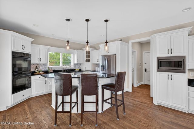 2801 Woodcrest Ct, Prospect, KY 40059