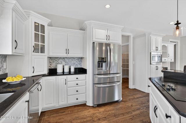 2801 Woodcrest Ct, Prospect, KY 40059