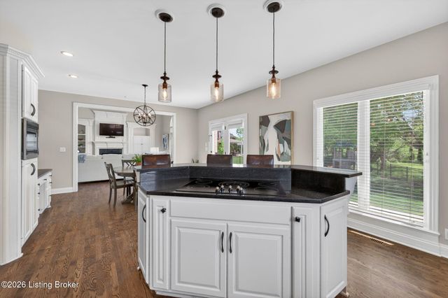 2801 Woodcrest Ct, Prospect, KY 40059