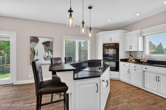 2801 Woodcrest Ct, Prospect, KY 40059