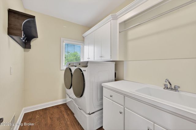 2801 Woodcrest Ct, Prospect, KY 40059