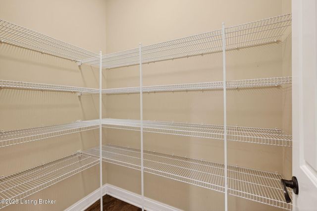 2801 Woodcrest Ct, Prospect, KY 40059