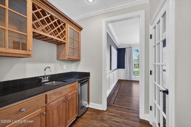 2801 Woodcrest Ct, Prospect, KY 40059