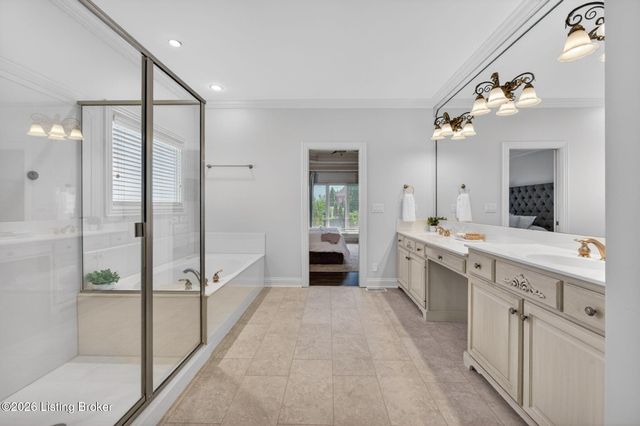 2801 Woodcrest Ct, Prospect, KY 40059