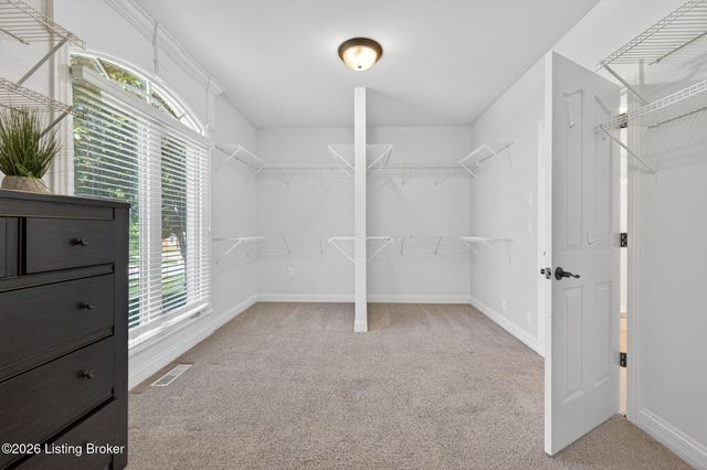 2801 Woodcrest Ct, Prospect, KY 40059