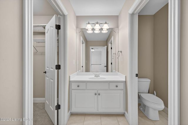 2801 Woodcrest Ct, Prospect, KY 40059