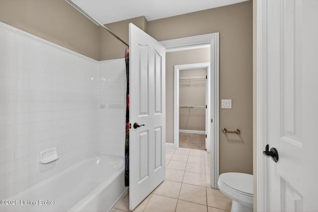 2801 Woodcrest Ct, Prospect, KY 40059