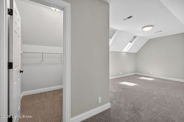 2801 Woodcrest Ct, Prospect, KY 40059