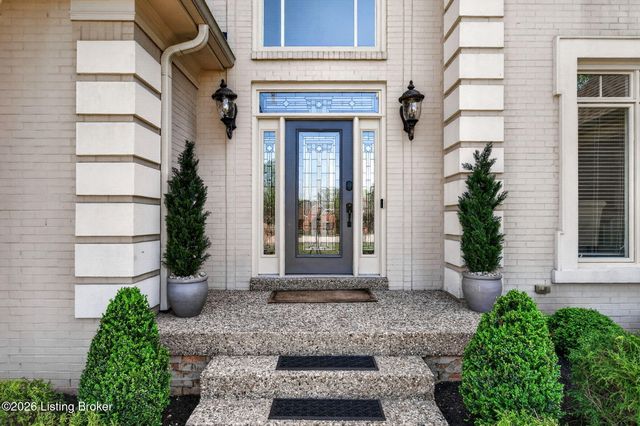 2801 Woodcrest Ct, Prospect, KY 40059