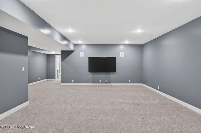 2801 Woodcrest Ct, Prospect, KY 40059