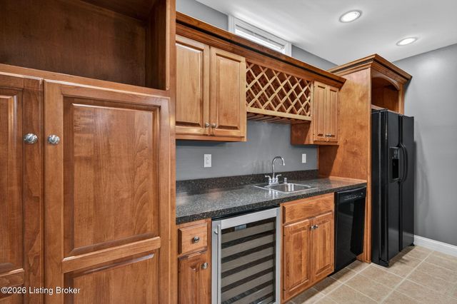 2801 Woodcrest Ct, Prospect, KY 40059