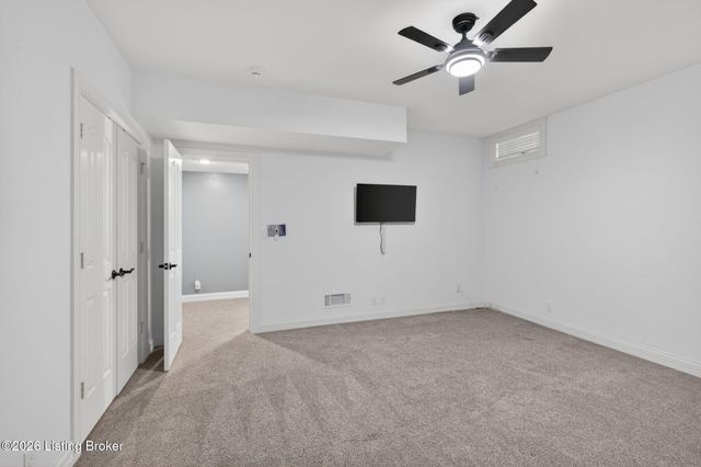 2801 Woodcrest Ct, Prospect, KY 40059