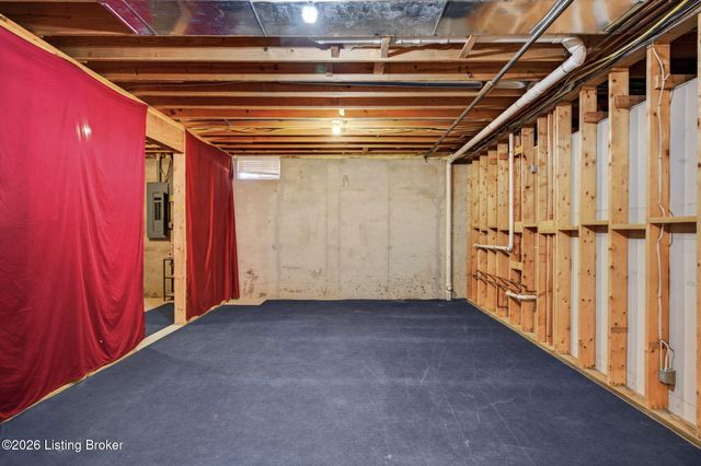 2801 Woodcrest Ct, Prospect, KY 40059