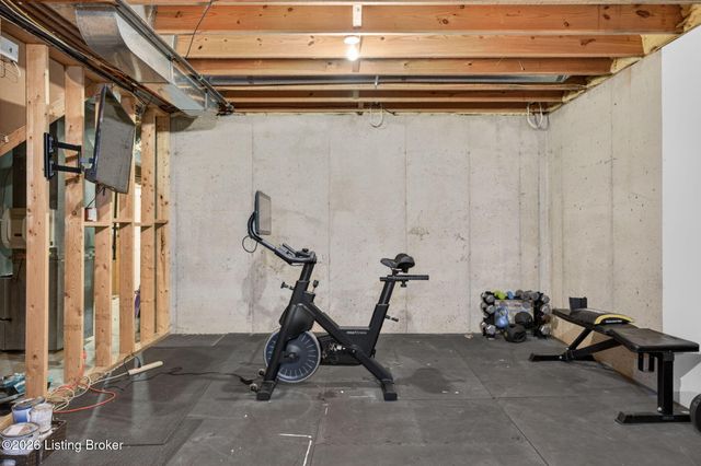 2801 Woodcrest Ct, Prospect, KY 40059