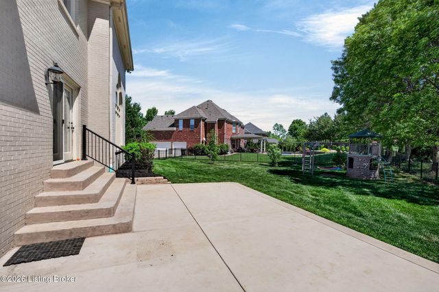 2801 Woodcrest Ct, Prospect, KY 40059