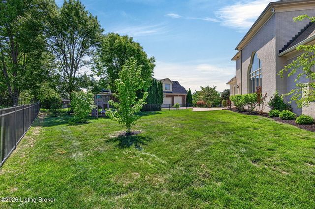 2801 Woodcrest Ct, Prospect, KY 40059