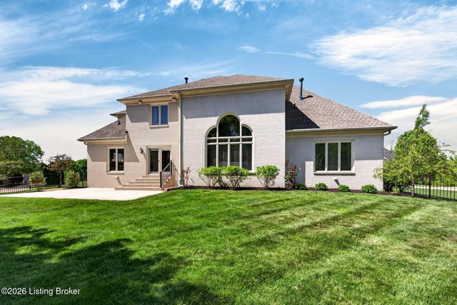 2801 Woodcrest Ct, Prospect, KY 40059