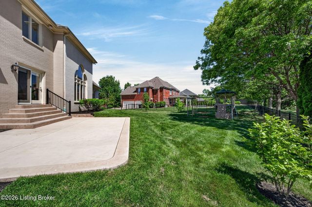 2801 Woodcrest Ct, Prospect, KY 40059
