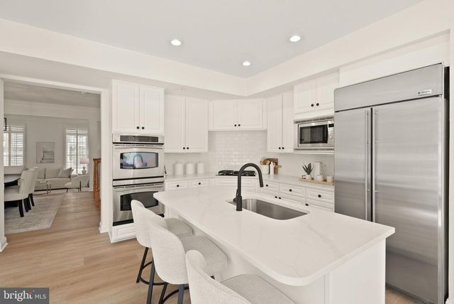 42465 REGAL WOOD DR, Brambleton, VA 20148