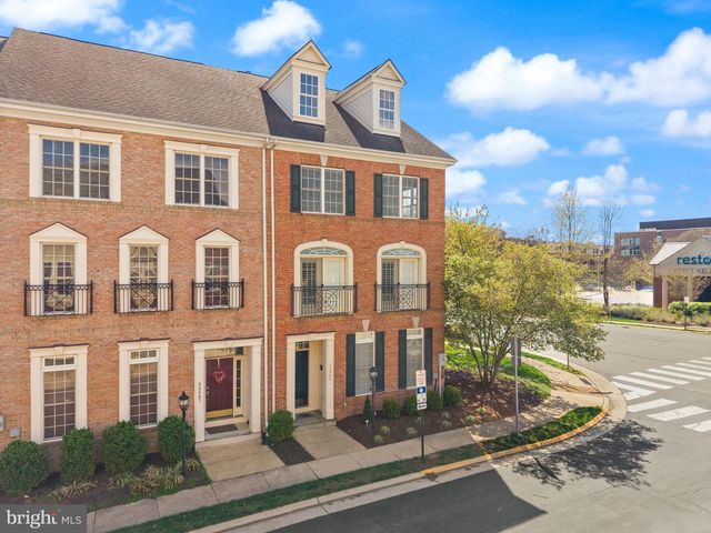 42465 REGAL WOOD DR, Brambleton, VA 20148