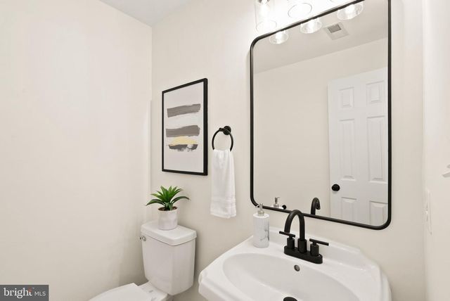 42465 REGAL WOOD DR, Brambleton, VA 20148