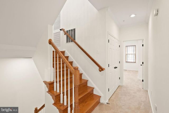 42465 REGAL WOOD DR, Brambleton, VA 20148