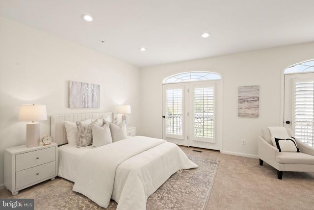 42465 REGAL WOOD DR, Brambleton, VA 20148