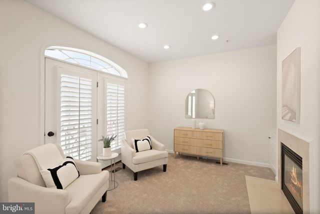 42465 REGAL WOOD DR, Brambleton, VA 20148