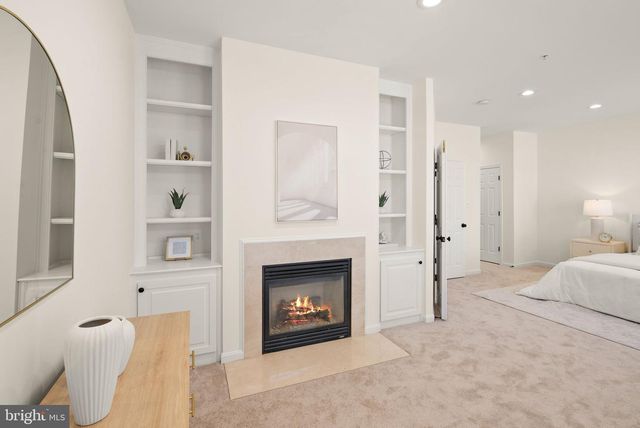42465 REGAL WOOD DR, Brambleton, VA 20148