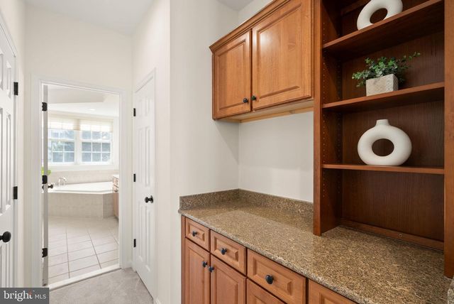 42465 REGAL WOOD DR, Brambleton, VA 20148