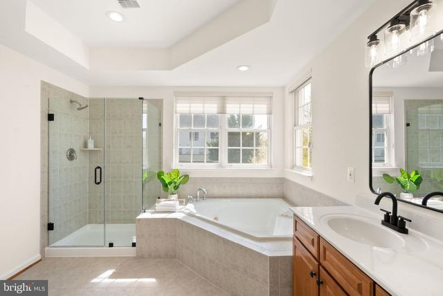 42465 REGAL WOOD DR, Brambleton, VA 20148