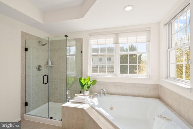 42465 REGAL WOOD DR, Brambleton, VA 20148