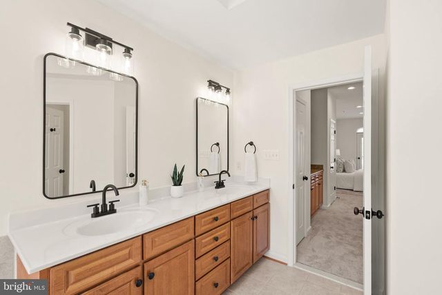 42465 REGAL WOOD DR, Brambleton, VA 20148