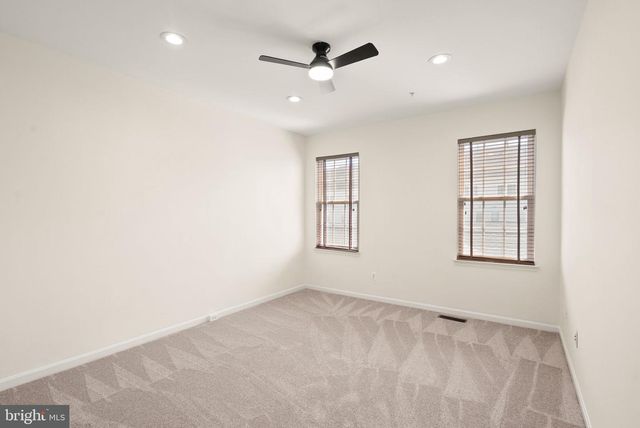 42465 REGAL WOOD DR, Brambleton, VA 20148