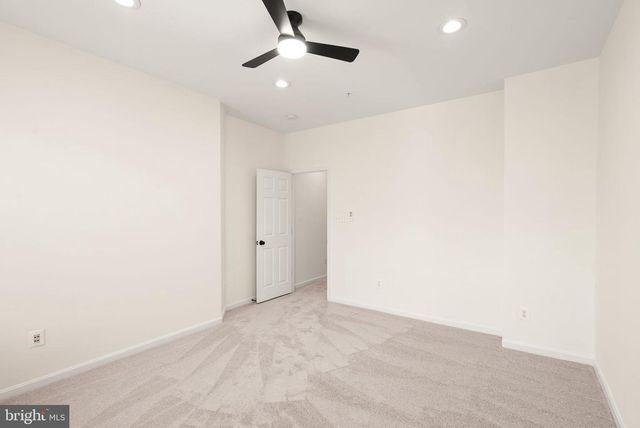 42465 REGAL WOOD DR, Brambleton, VA 20148