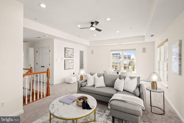 42465 REGAL WOOD DR, Brambleton, VA 20148