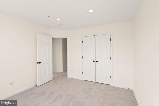 42465 REGAL WOOD DR, Brambleton, VA 20148