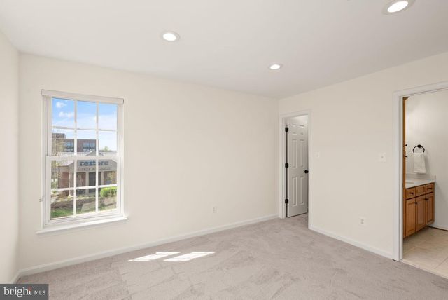 42465 REGAL WOOD DR, Brambleton, VA 20148