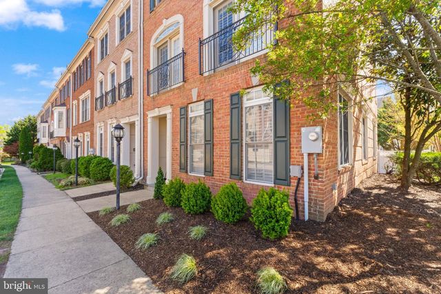 42465 REGAL WOOD DR, Brambleton, VA 20148