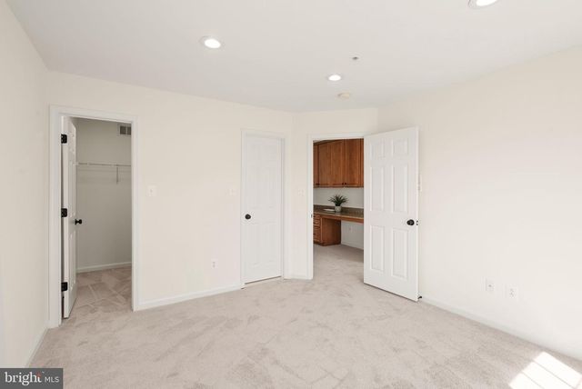 42465 REGAL WOOD DR, Brambleton, VA 20148