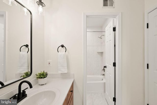 42465 REGAL WOOD DR, Brambleton, VA 20148