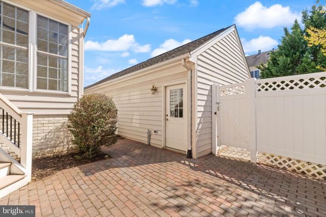 42465 REGAL WOOD DR, Brambleton, VA 20148
