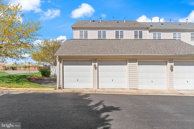 42465 REGAL WOOD DR, Brambleton, VA 20148