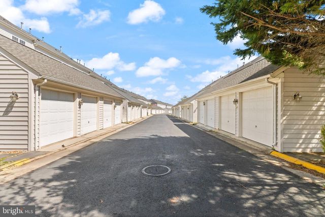 42465 REGAL WOOD DR, Brambleton, VA 20148