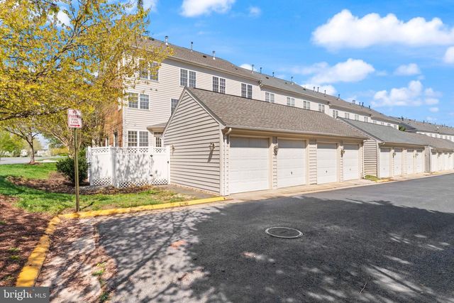 42465 REGAL WOOD DR, Brambleton, VA 20148
