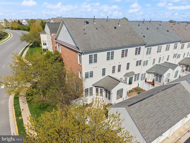 42465 REGAL WOOD DR, Brambleton, VA 20148