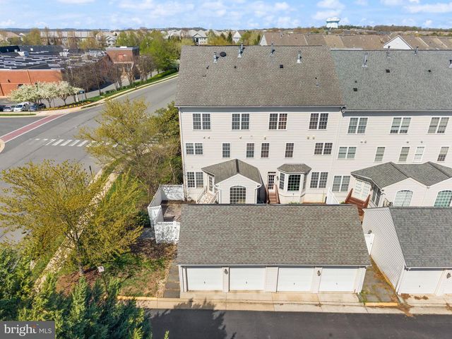42465 REGAL WOOD DR, Brambleton, VA 20148