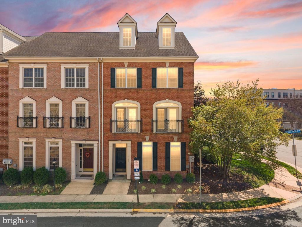 42465 REGAL WOOD DR, Brambleton, VA 20148