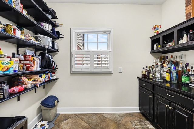 802 Overhills Dr, Old Hickory, TN 37138