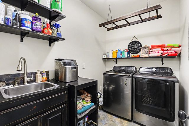 802 Overhills Dr, Old Hickory, TN 37138